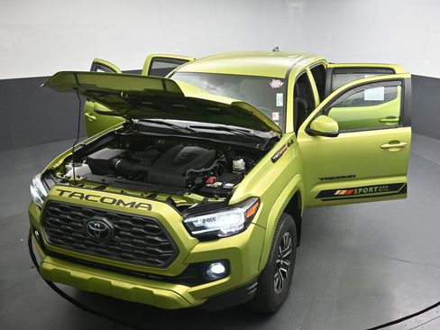 Used 2023 Toyota Tacoma TRD Sport w/ Black Out Package (TMS) AWD/4WD image 40