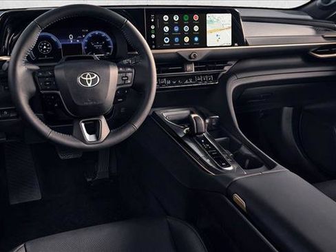 Used 2024 Toyota Crown Limited image 9