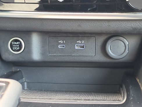 Used 2023 Nissan Rogue S AWD/4WD image 19