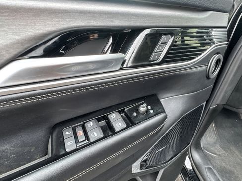 Used 2025 Jeep Wagoneer L Series III w/ Premium Group I image 13