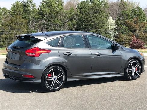 Used 2016 Ford Focus ST image 4
