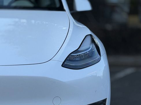 Used 2021 Tesla Model Y Long Range image 5