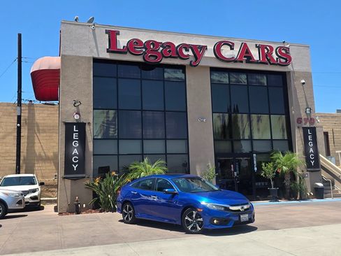 Used 2018 Honda Civic Touring image 2