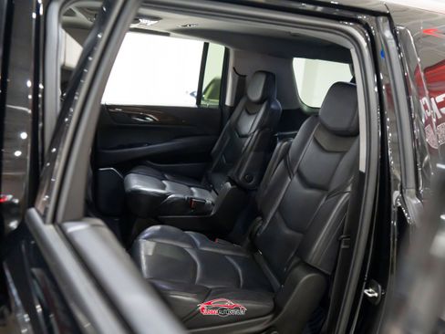 Used 2020 Cadillac Escalade ESV Luxury w/ Escalade Sport Edition AWD/4WD image 21