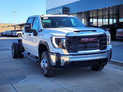 New 2026 GMC Sierra 3500 Pro image 1