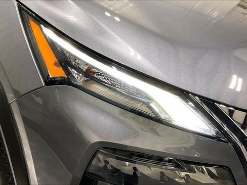 Used 2023 Nissan Rogue S image 28