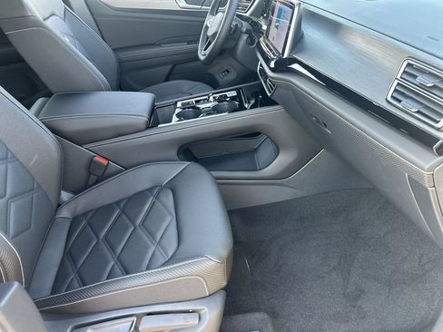 New 2026 Volkswagen Atlas Cross Sport SE FWD image 8