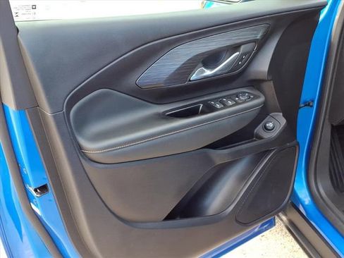 Used 2024 GMC Terrain SLE w/ Driver Convenience Package image 3