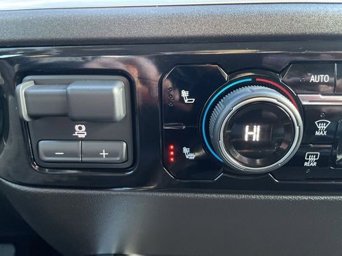 Used 2025 Chevrolet Silverado 2500 LT w/ Z71 Chrome Sport Edition image 28