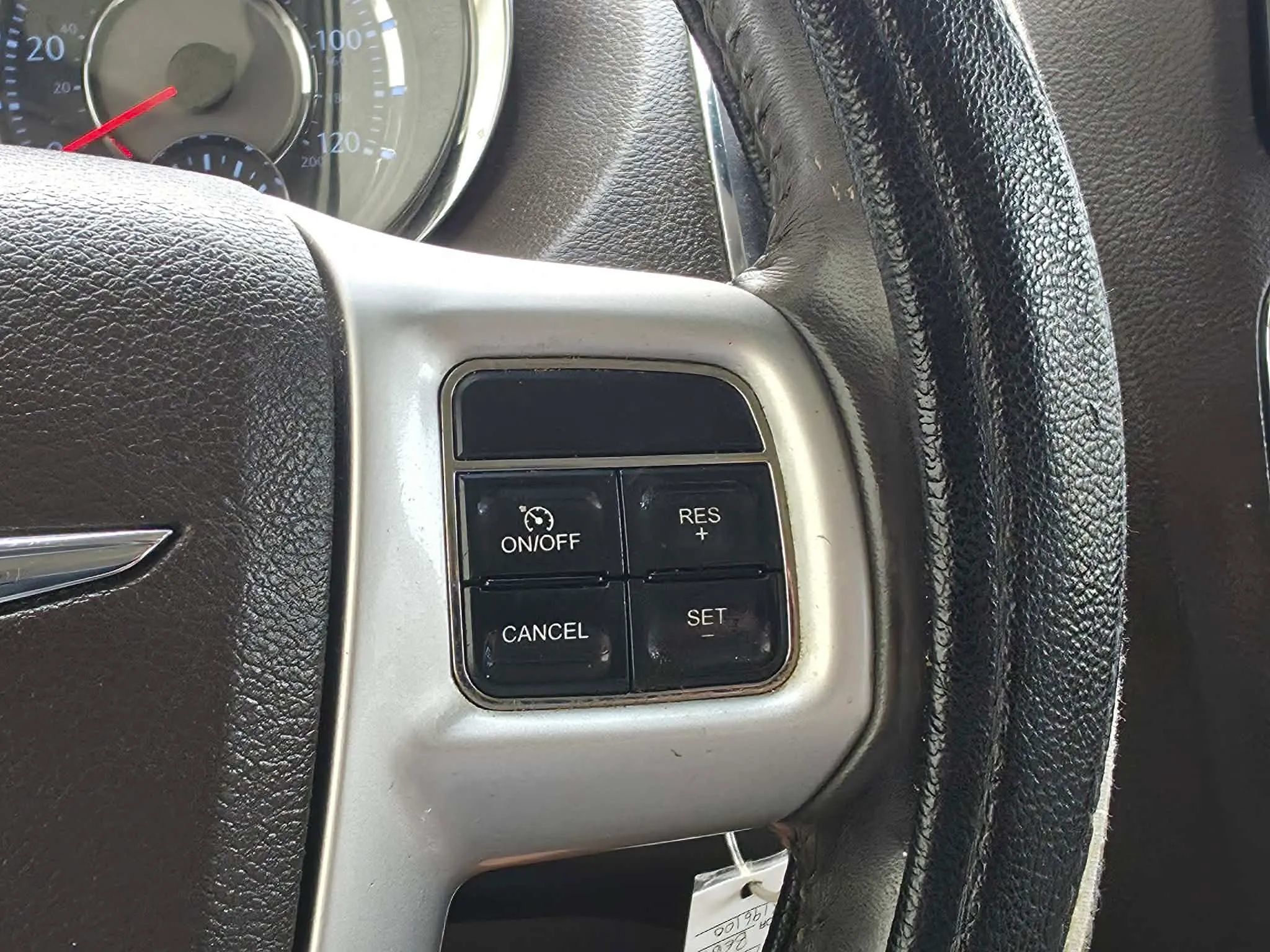 Used 2014 Chrysler Town & Country Touring FWD image 20