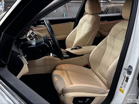 Used 2023 BMW 530i w/ Convenience Package RWD image 26