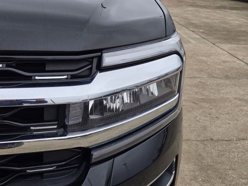 Used 2023 Ford Expedition Limited image 10