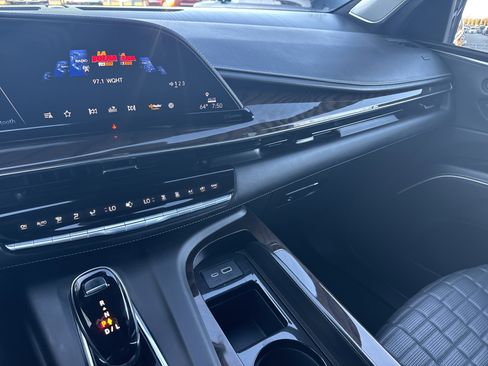 Used 2023 Cadillac Escalade ESV Premium Luxury Platinum image 22