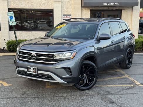 Used 2023 Volkswagen Atlas SE w/ Black Wheel Package FWD image 4
