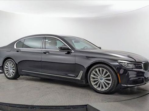 Used 2017 BMW 740i RWD image 11