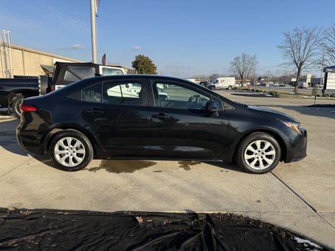 Used 2022 Toyota Corolla LE image 8