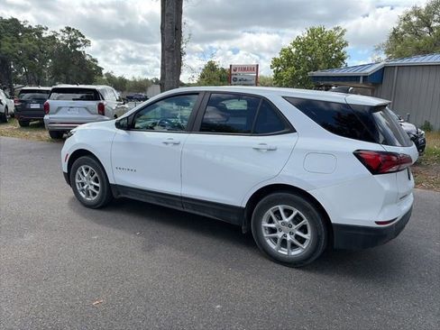 Used 2022 Chevrolet Equinox LS w/ LS Convenience Package AWD/4WD image 4