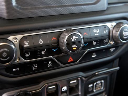 Used 2021 Jeep Wrangler Unlimited Sahara w/ Cold Weather Group image 24