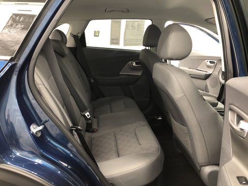Certified 2022 Kia Niro LX image 9