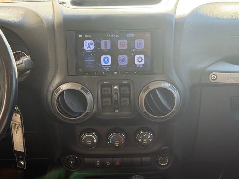 Used 2018 Jeep Wrangler Unlimited Sport S image 13