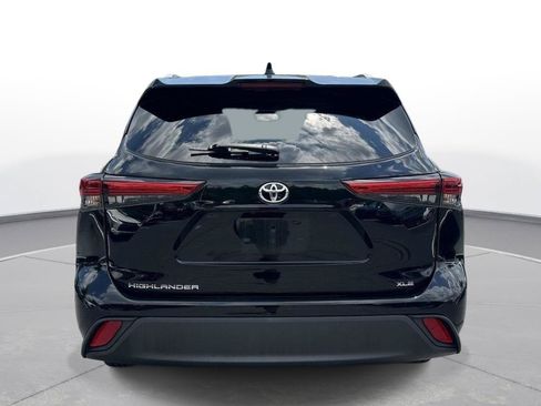 Used 2023 Toyota Highlander XLE FWD image 7