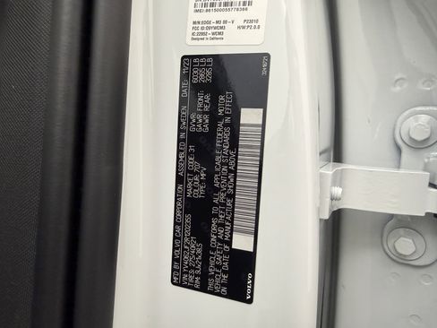 Certified 2024 Volvo XC90 B6 Ultimate w/ Protection Package Premier image 28