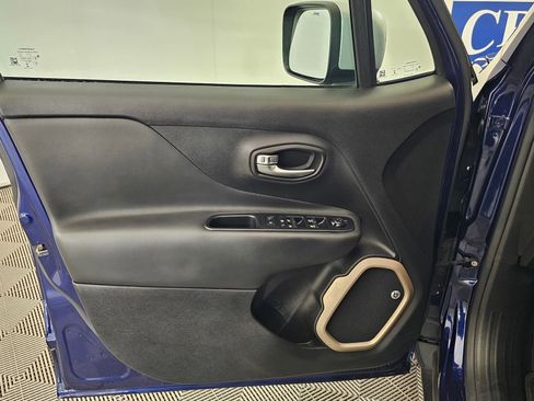 Used 2017 Jeep Renegade Limited AWD/4WD image 2