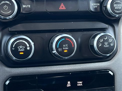 Used 2019 RAM 1500 Big Horn AWD/4WD image 36