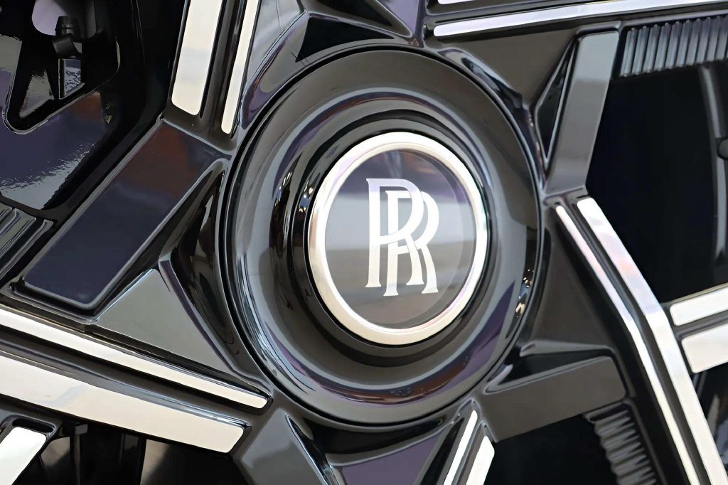 New 2027 Rolls-Royce Cullinan Black Badge AWD/4WD image 18