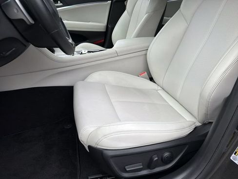 Used 2025 Genesis G70 2.5T RWD image 22