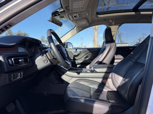 Used 2024 Lincoln Aviator Reserve w/ Equipment Group 201A image 11