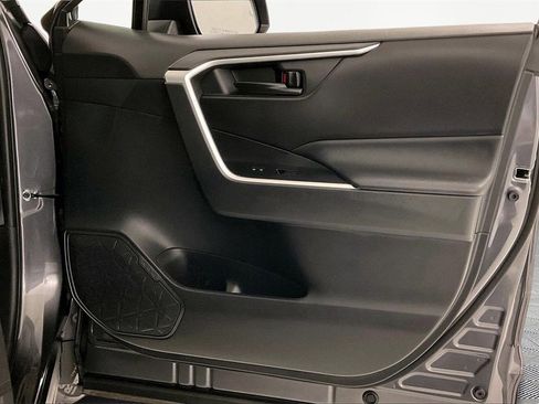 Used 2022 Toyota RAV4 LE image 23