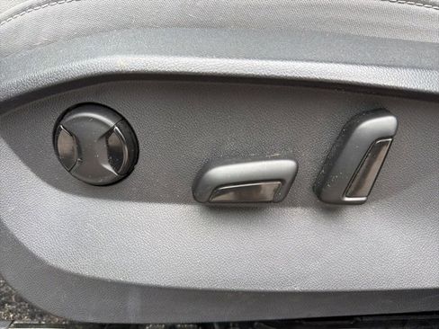 Used 2022 Volkswagen Taos SE image 9