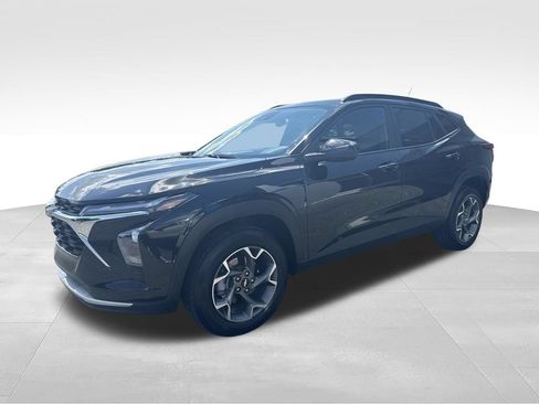 Used 2025 Chevrolet Trax LT FWD image 5