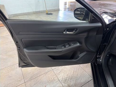 Used 2024 Nissan Altima 2.5 SV image 12