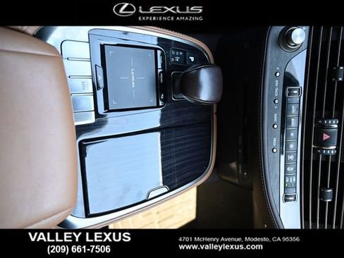 Used 2019 Lexus LS 500 w/ Accessory Package (Z2) image 10