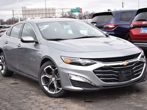Used 2024 Chevrolet Malibu LT image 2
