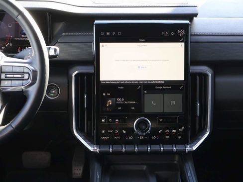 Used 2024 GMC Acadia Elevation image 16