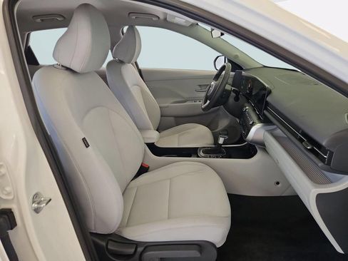 Certified 2025 Hyundai Kona SEL AWD/4WD image 28