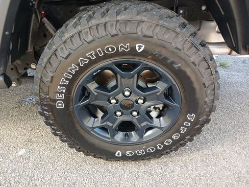Used 2023 Jeep Gladiator Sport AWD/4WD image 18