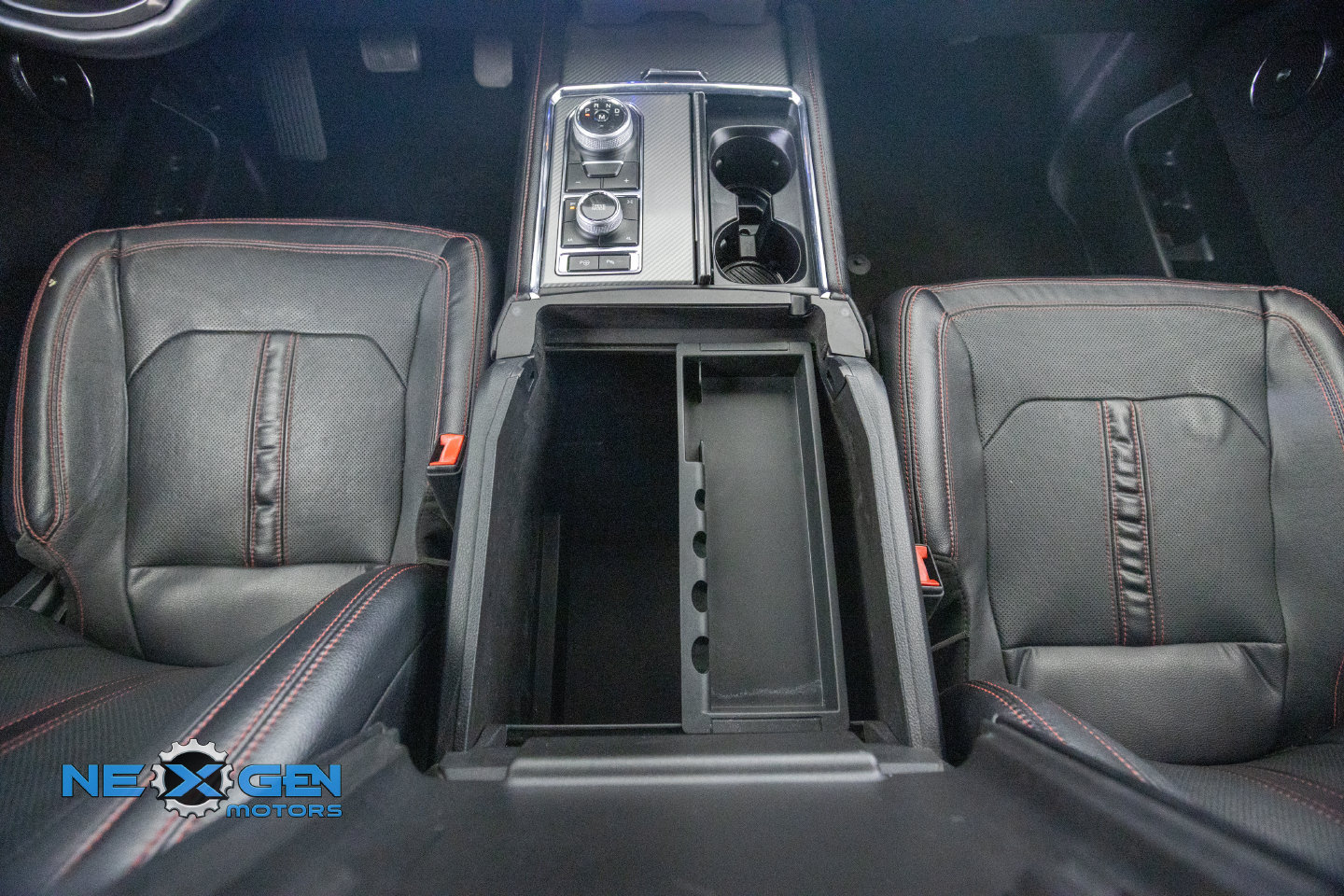 Used 2019 Ford Expedition Limited w/ Equipment Group 303A AWD/4WD image 6