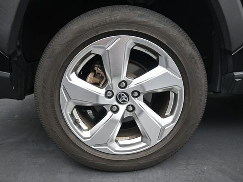 Used 2021 Toyota RAV4 XLE Premium AWD/4WD image 10