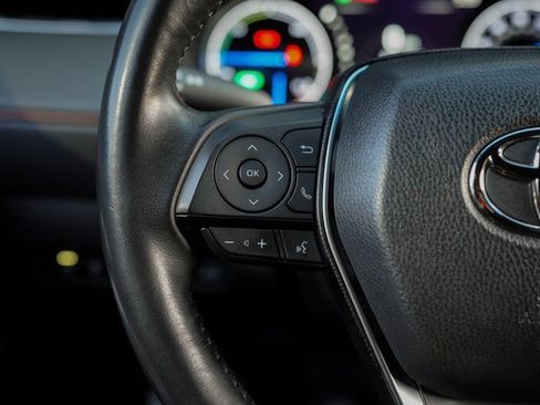 Used 2022 Toyota Venza XLE image 26