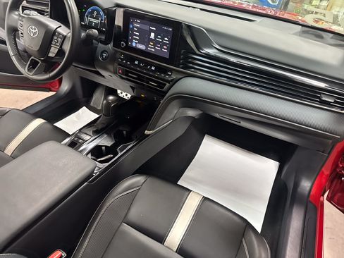 Used 2025 Toyota Camry SE FWD image 35