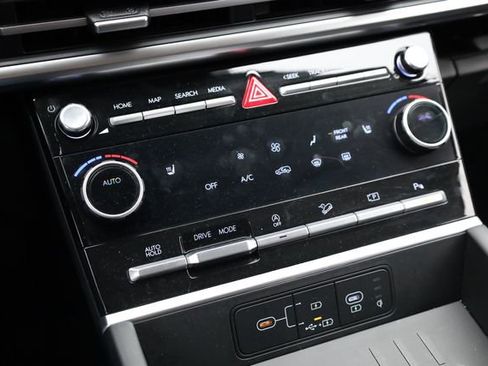 Certified 2025 Hyundai Santa Fe SEL image 19