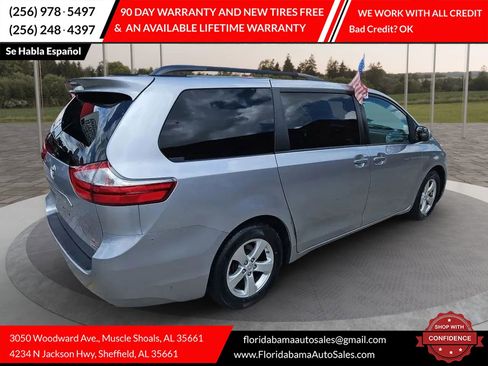 Used 2017 Toyota Sienna LE image 4