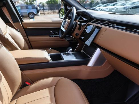 New 2026 Land Rover Range Rover SE image 17