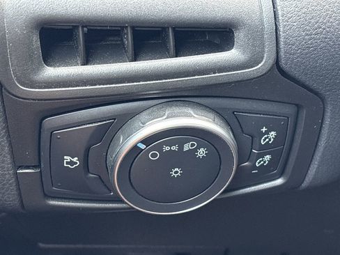 Used 2016 Ford Focus SE w/ SE Power Seat Package image 24