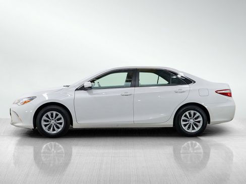 Used 2017 Toyota Camry LE FWD image 2