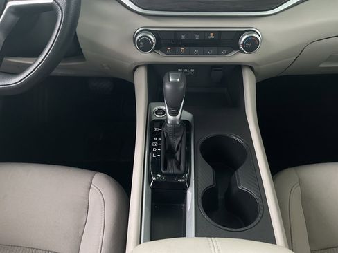Used 2025 Nissan Altima 2.5 SV FWD image 13